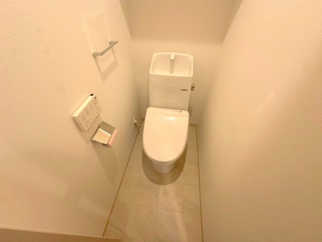 トイレ　綺麗なトイレにはウォシュレット標準装備です。