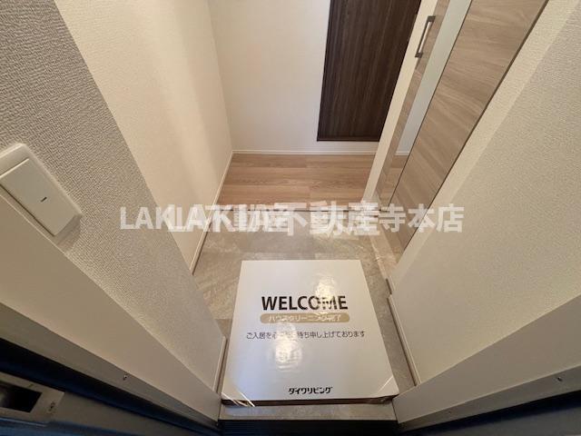 ルシェーナ西田辺の玄関写真