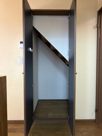 その他設備　階段下収納