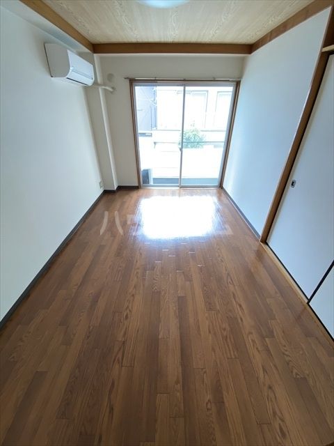 木南アパートの居間写真