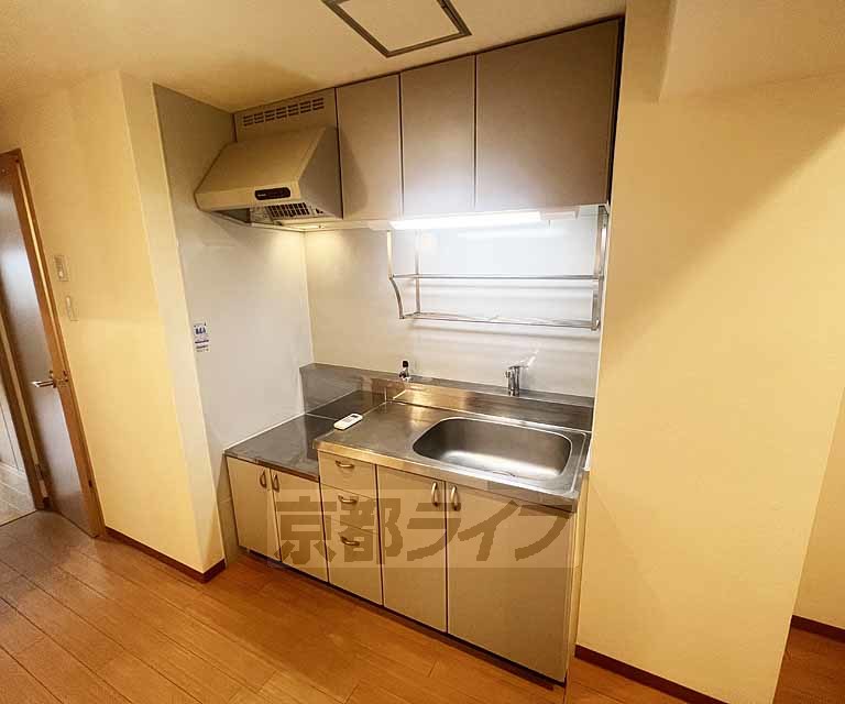 キッチン　収納が多めのキッチンです