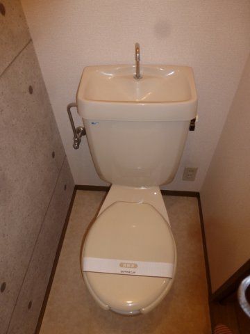 トイレ　別のお部屋の写真です。