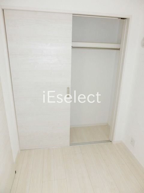 収納　シンプルなクローゼットです