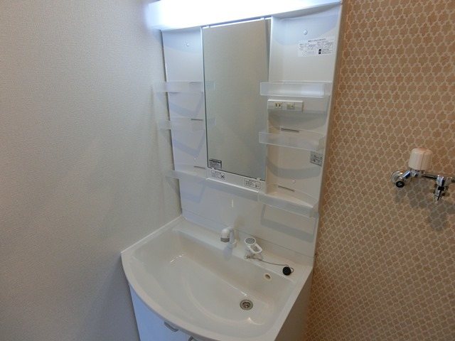 洗面設備　忙しい朝に助かる洗面化粧台です♪