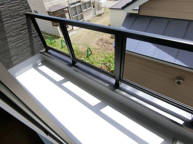 バルコニー　洗濯物干しなどに役立つバルコニー付き♪