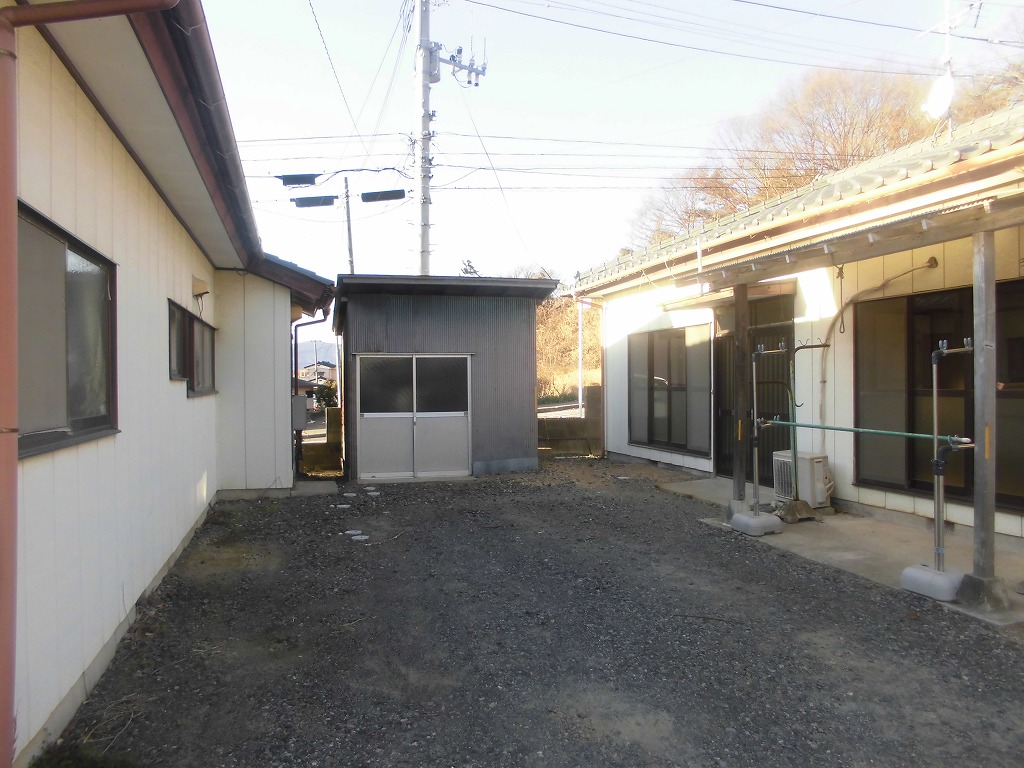 その他　駐車スペースと外物置です