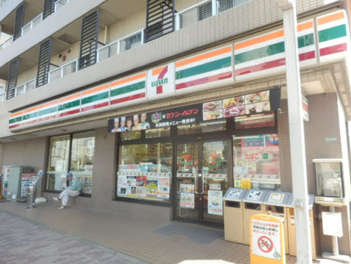 コンビニ　セブンイレブン目黒鷹番1丁目店（コンビニ）まで145m