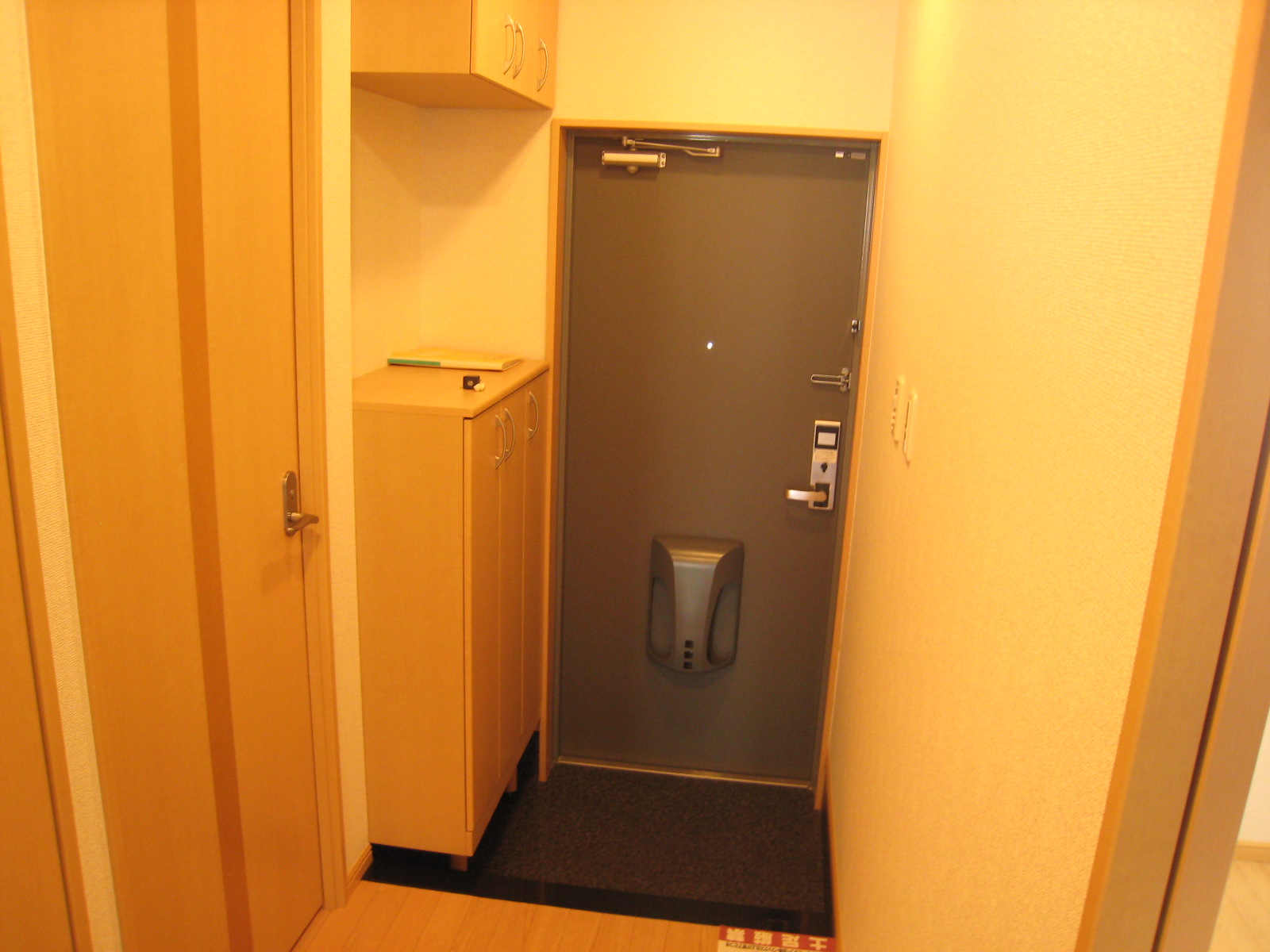 玄関　室内写真は別室です