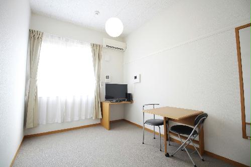 居室・リビング　エアコン、テレビをはじめ家電付きでラクラク新生活スタート！