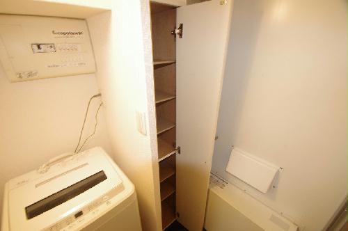 玄関　シューズボックスの棚は可動式になりブーツも収納できます