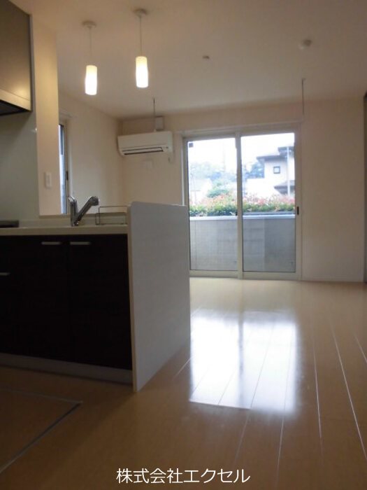 居室・リビング　間接照明付きです。