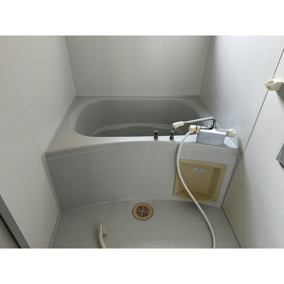 バス・シャワールーム　清潔感のある浴室です。