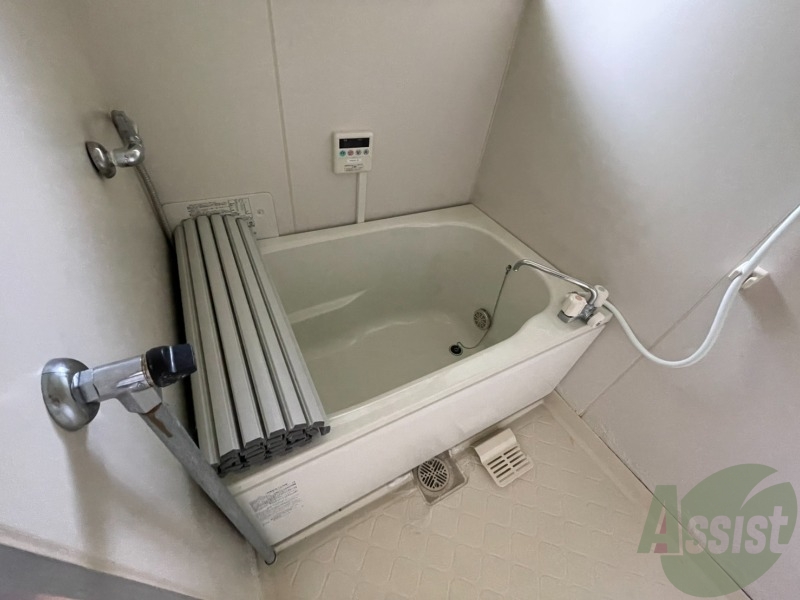 バス・シャワールーム　コチラで日々の疲れを癒し、リラックスしてください