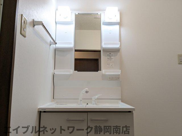 洗面設備　脱衣スペースもあります