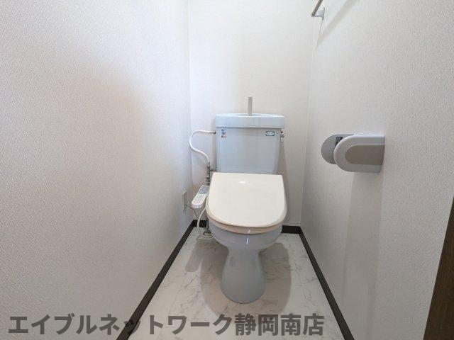 トイレ　落ち着いたトイレです