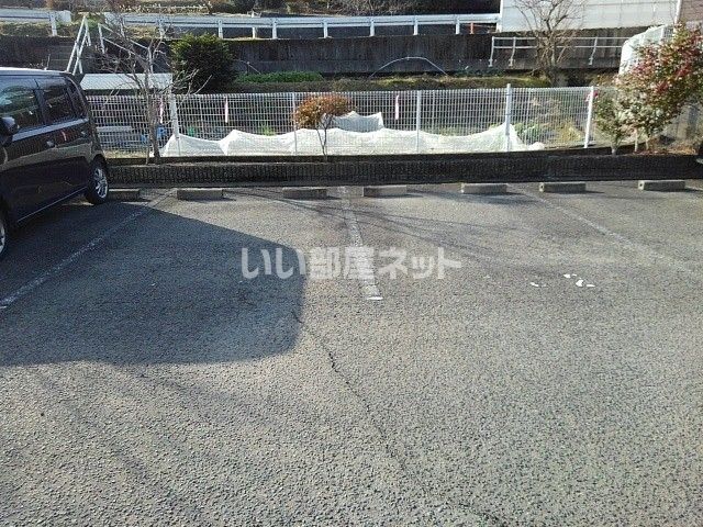 【橋本市隅田町河瀬のアパートの駐車場】