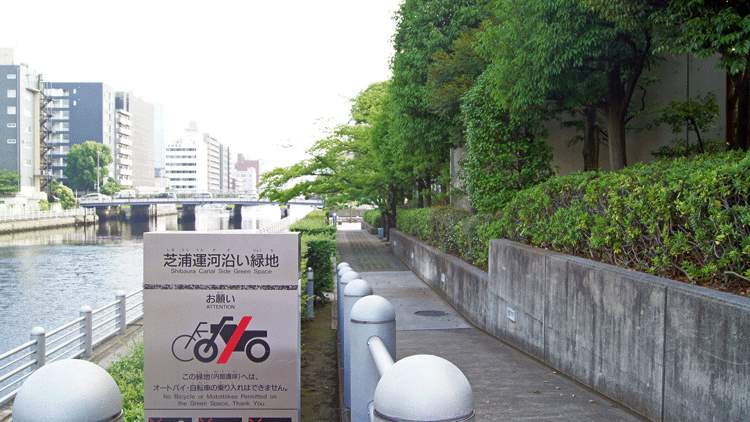 【港区芝浦のマンションの公園】