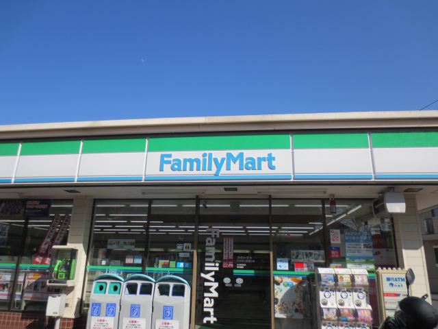 コンビニ　ファミリーマート（コンビニ）まで250m