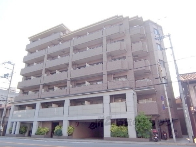 京都市左京区東門前町のマンションの建物外観