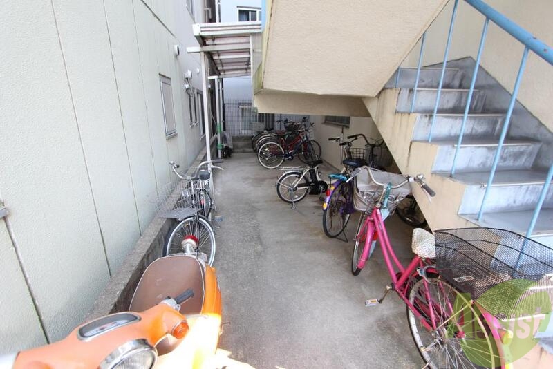 【神戸市兵庫区上沢通のマンションの駐車場】