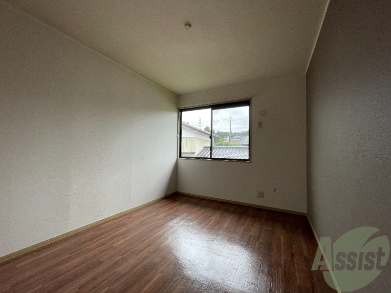 その他部屋・スペース　陽当たりが良く、スペースに余裕がある寝室ですね。