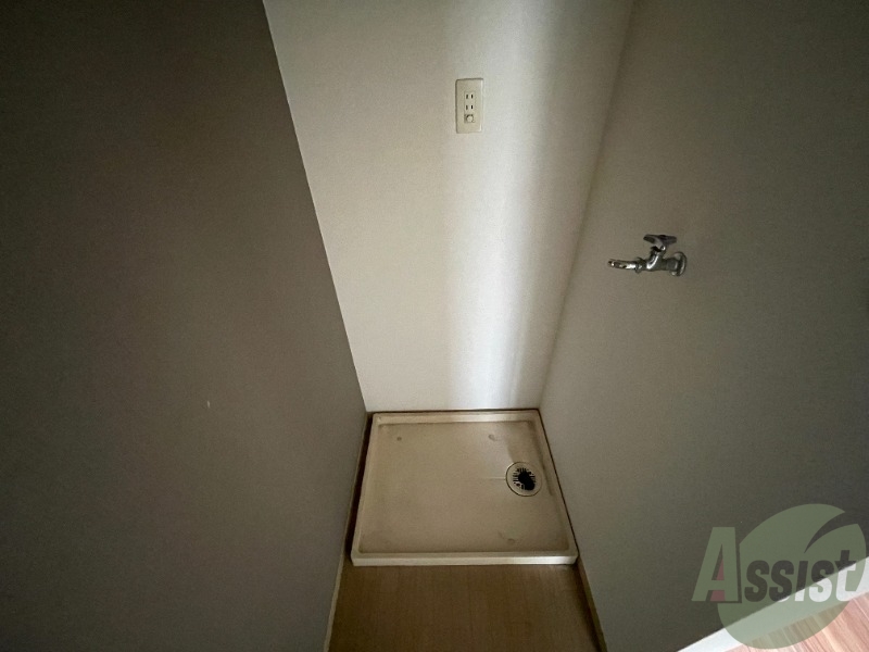 その他設備　洗濯パンが設置されており洗濯機も問題なく設置出来そうですね。