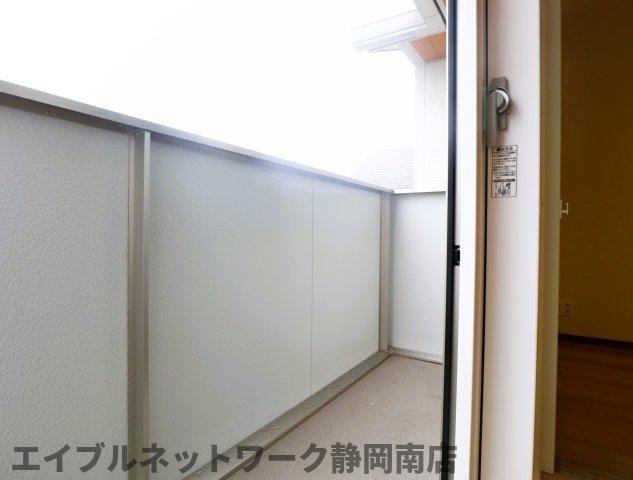 バルコニー　バルコニーからの眺めを楽しみながら食事をしませんか