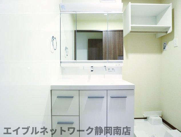 洗面設備　脱衣スペースもあります