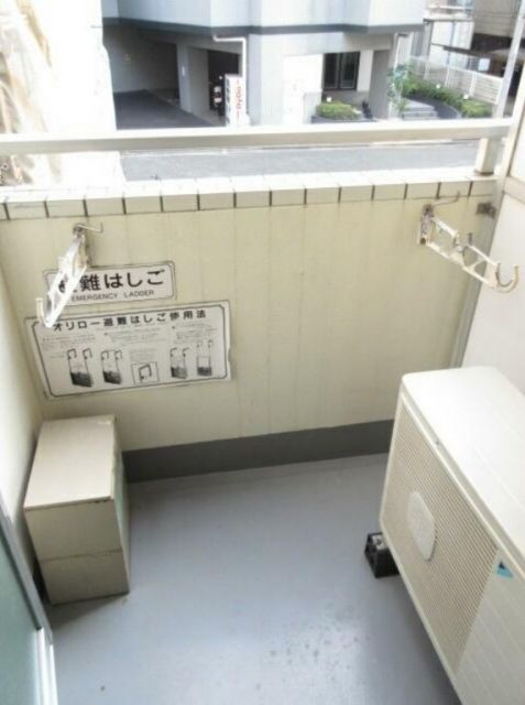 【川崎市中原区丸子通のマンションのバルコニー】