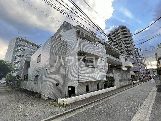 【川崎市中原区丸子通のマンションの建物外観】