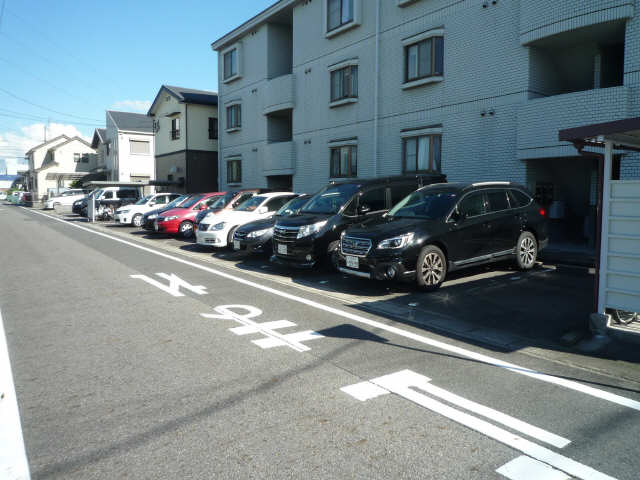 【池田ハイツIIの駐車場】