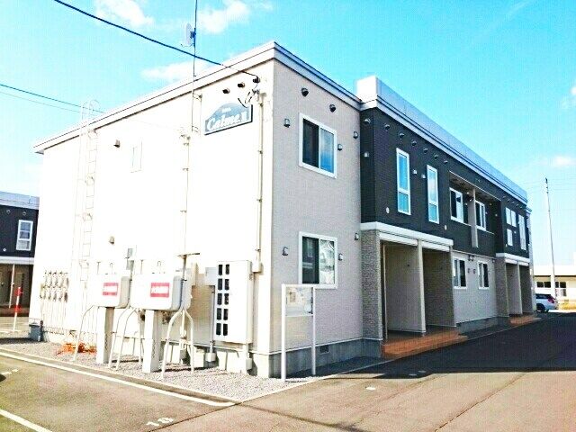 深川市北光町のアパートの建物外観