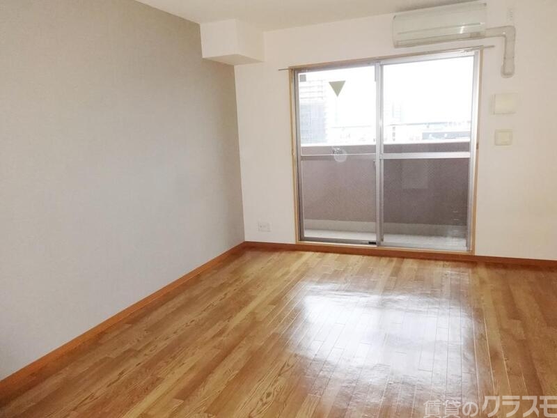 居室・リビング　窓からの光が存分にはいります。