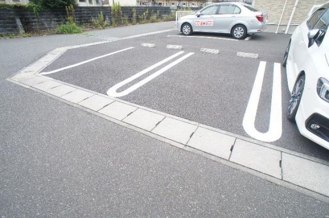 【北茨城市中郷町下桜井のアパートの駐車場】