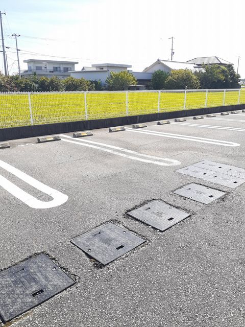 【御坊市湯川町財部のアパートの駐車場】