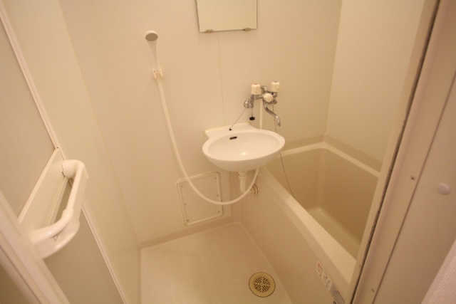 バス・シャワールーム　同物件、別号室の写真です。