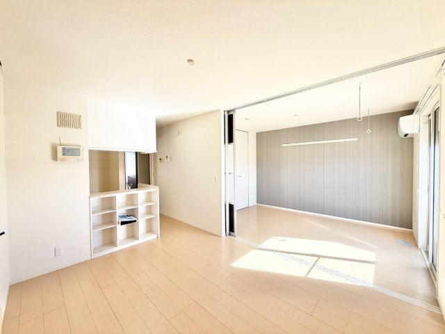 居室・リビング　こちらのリビングで趣味の時間をお楽しみください