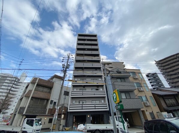 【名古屋市北区大曽根のマンションの建物外観】