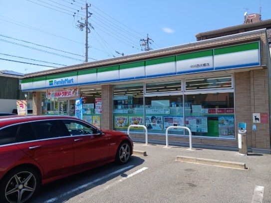 コンビニ　ファミリーマート（コンビニ）まで260m