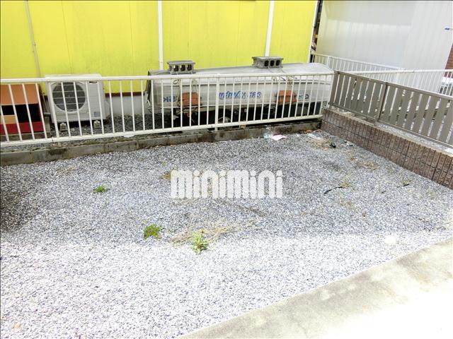 庭　奥行きのある広々とした庭付き。