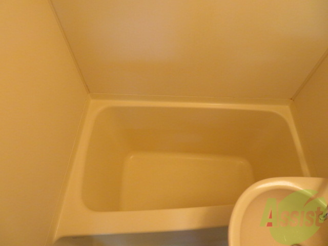 バス・シャワールーム　こちらはお風呂。一日の疲れをここで癒してください。