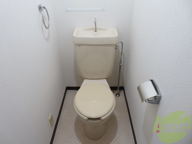 トイレ　こちらはトイレです。清潔感があり、安心して使用できます。