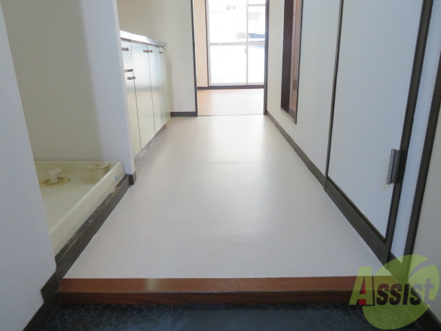 玄関　玄関からの様子を撮影してみました。動線になります。