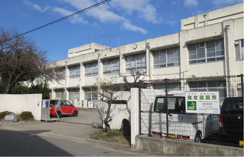 中学校　堺市立登美丘中学校（中学校）まで1482m