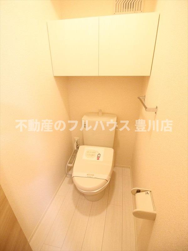 トイレ　写真は別室・反転タイプ