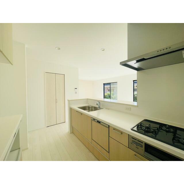 キッチン　食料品の備蓄に便利なパントリー