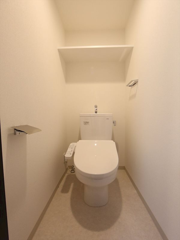 トイレ　温水洗浄暖房便座付トイレ