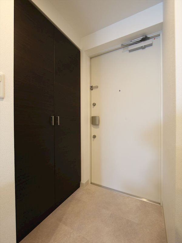 玄関　玄関　シューズクローゼット付（収納充実してます）