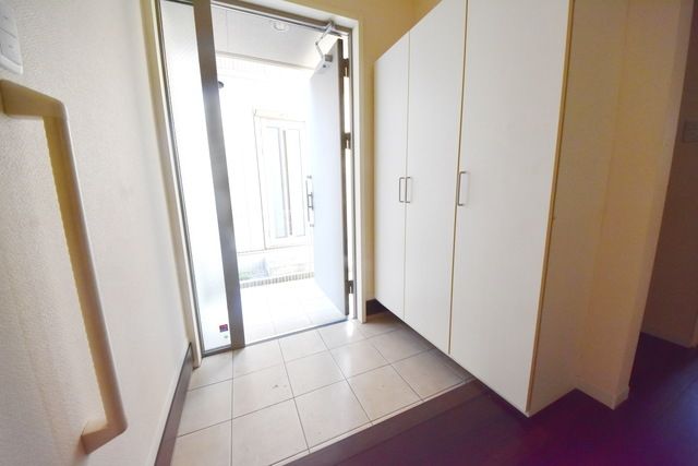 玄関　★玄関収納もタップリ★