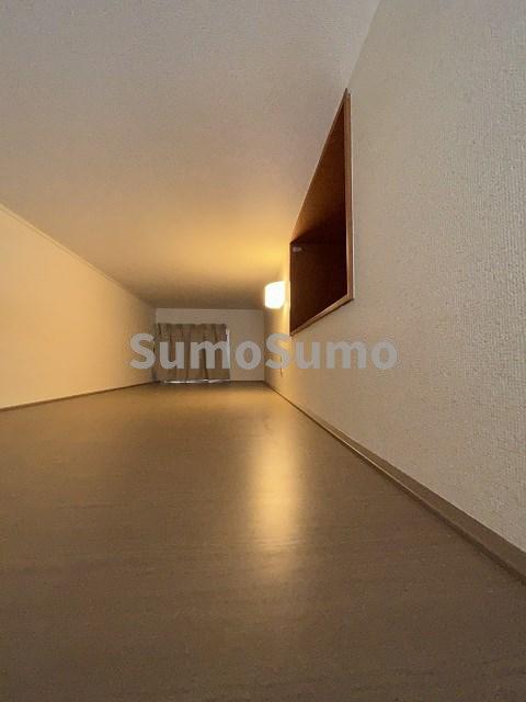 その他部屋・スペース　落ち着いた色調の寝室です